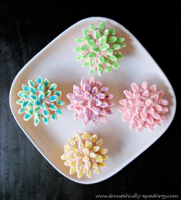 Spring Mum Cupcakes @ Domestically-Speaking.com flowered cupcakes for spring