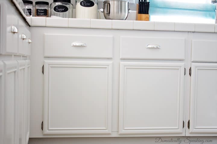 White Painted Kitchen Cabinets 