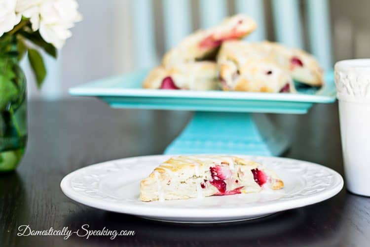 Easy Strawberry Scones with Lemon Glaze Recipe Easy Strawberry Scones with Lemon Glaze Recipe