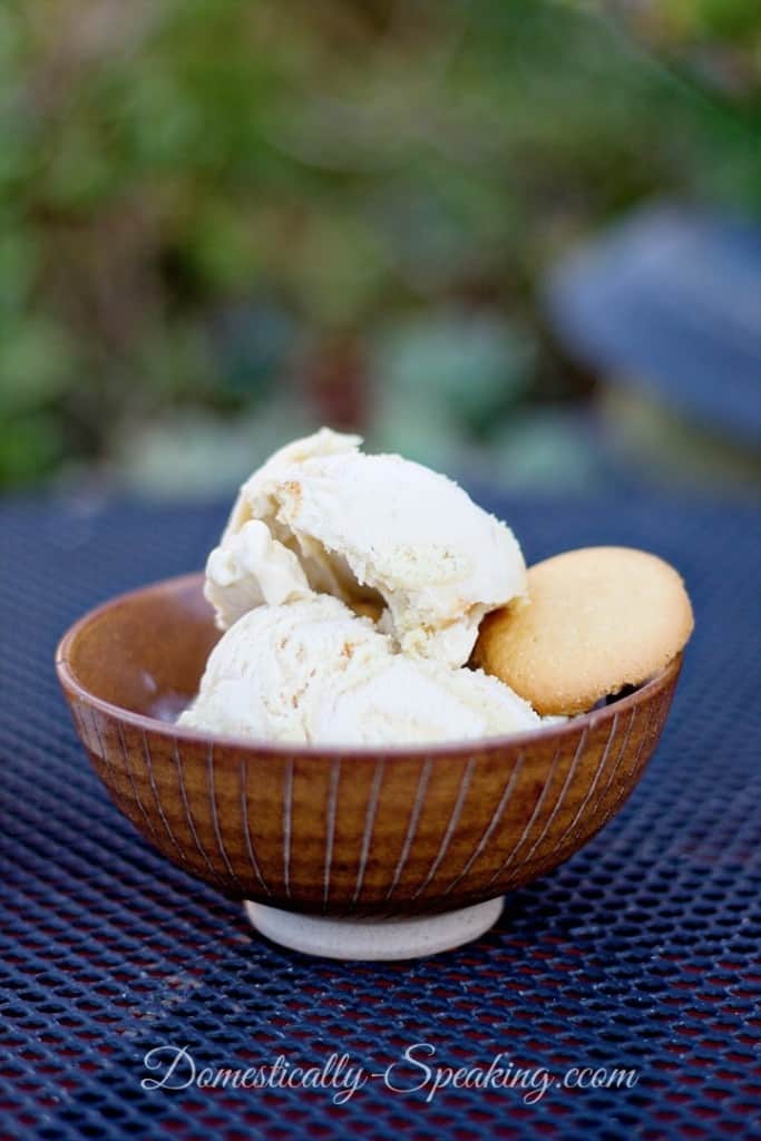 banana cream pie with vanilla wafers