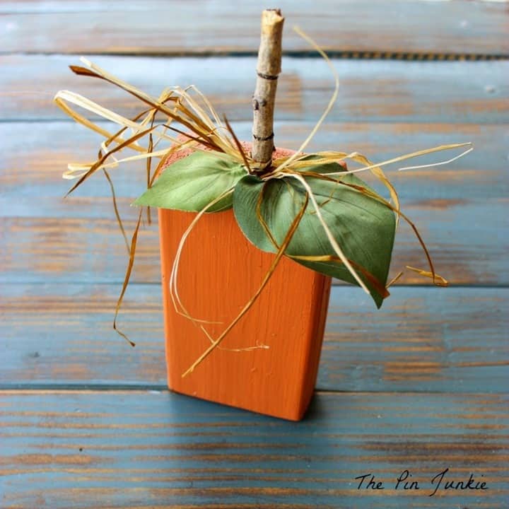 scrap wood pumpkin from The Pin Junkie