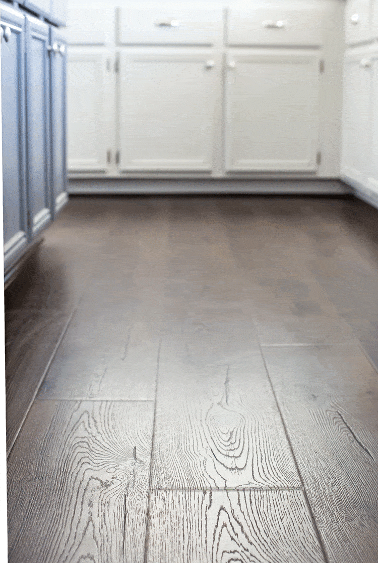 gorgeous-laminate-floor-in-the-kitchen