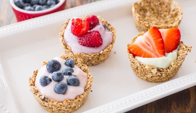 Oatmeal Cups with yogurt and fruit perfect for brunch Oatmeal Cups with yogurt and fruit perfect for brunch