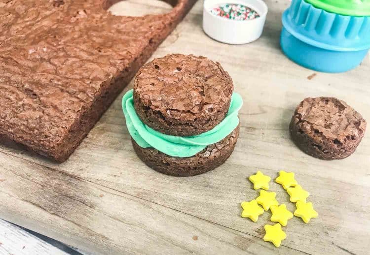 Christmas Tree Brownies | Christmas Dessert | Cute Holiday Treats | Easy Party Recipe First layer for Christmas Tree
