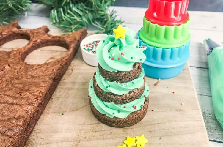 Christmas Tree Brownies | Christmas Dessert | Cute Holiday Treats | Easy Party Recipe Decorating the Christmas Tree Treat