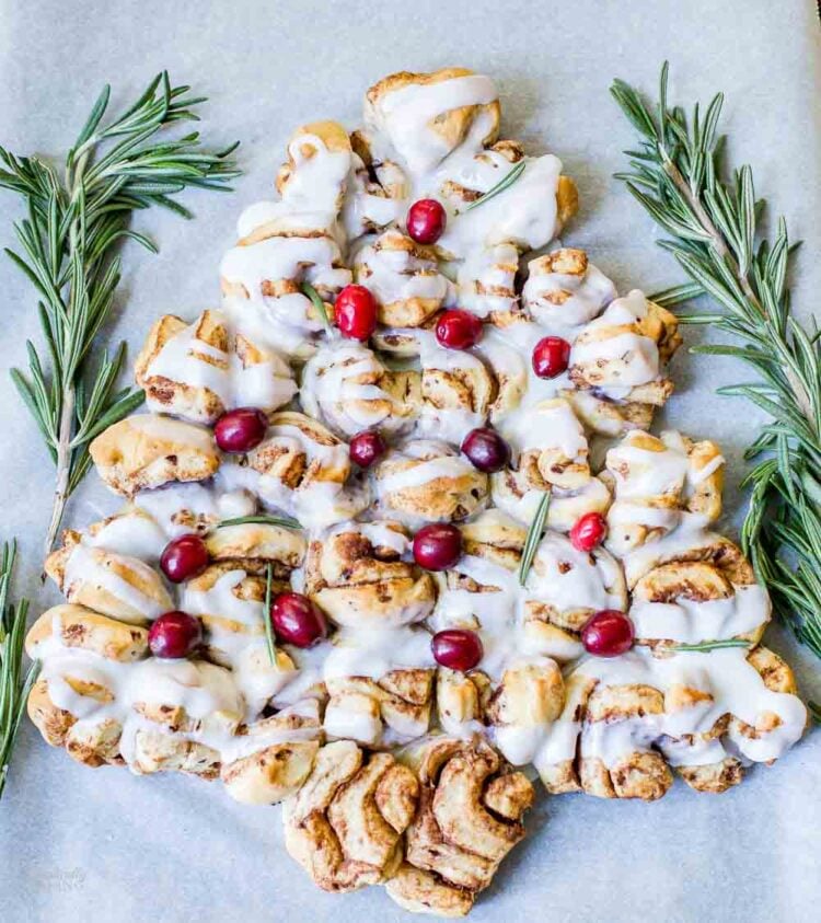 Christmas Tree Cinnamon Roll Pull Apart