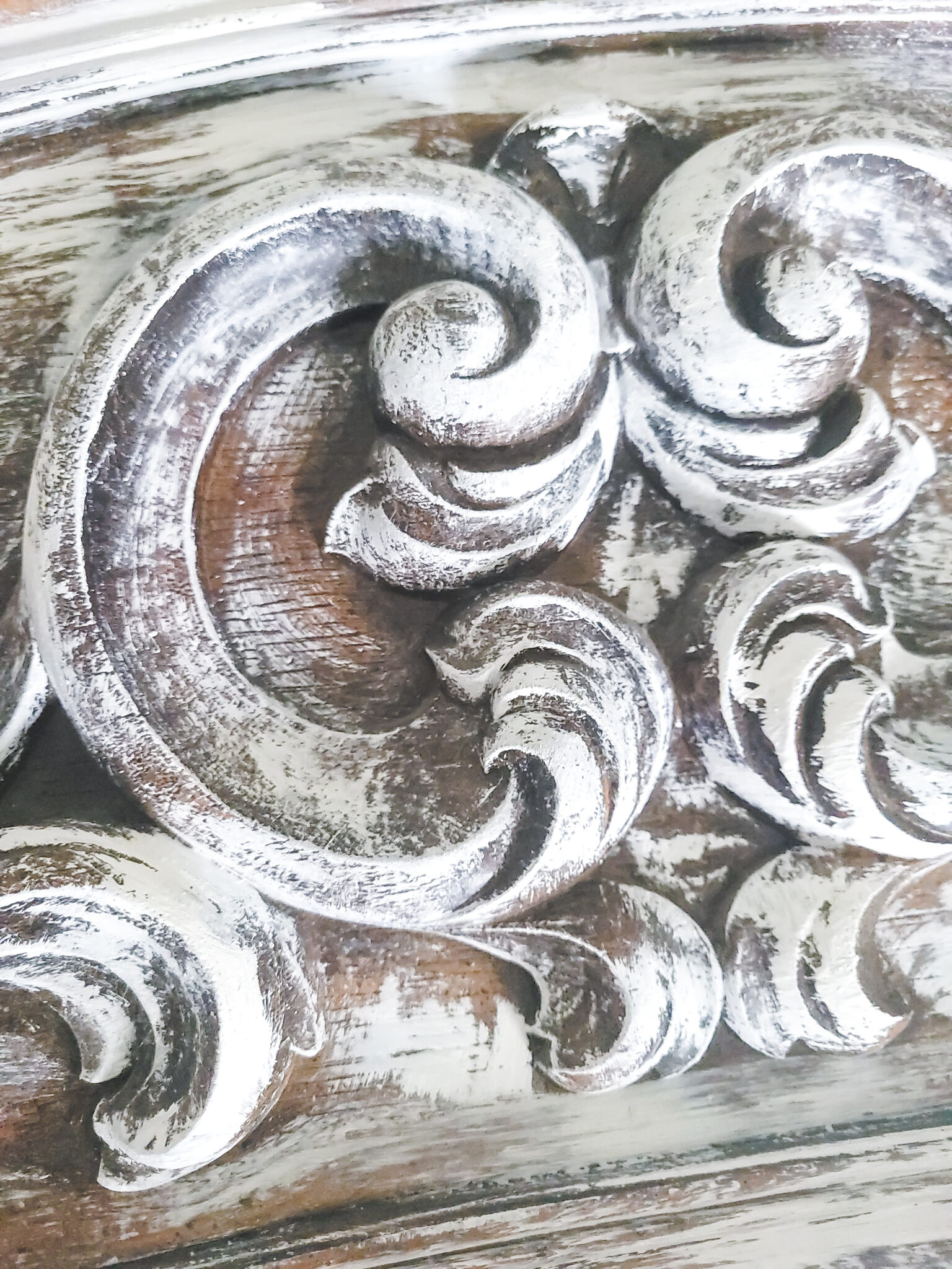 How to Update an Old Mirror Domestically Speaking