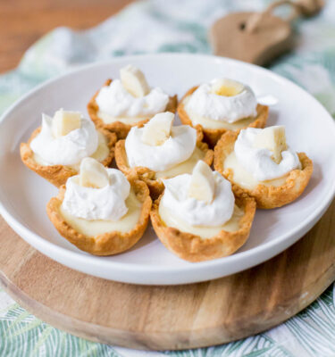Mini Banana Cream Pies Recipe - Domestically Speaking