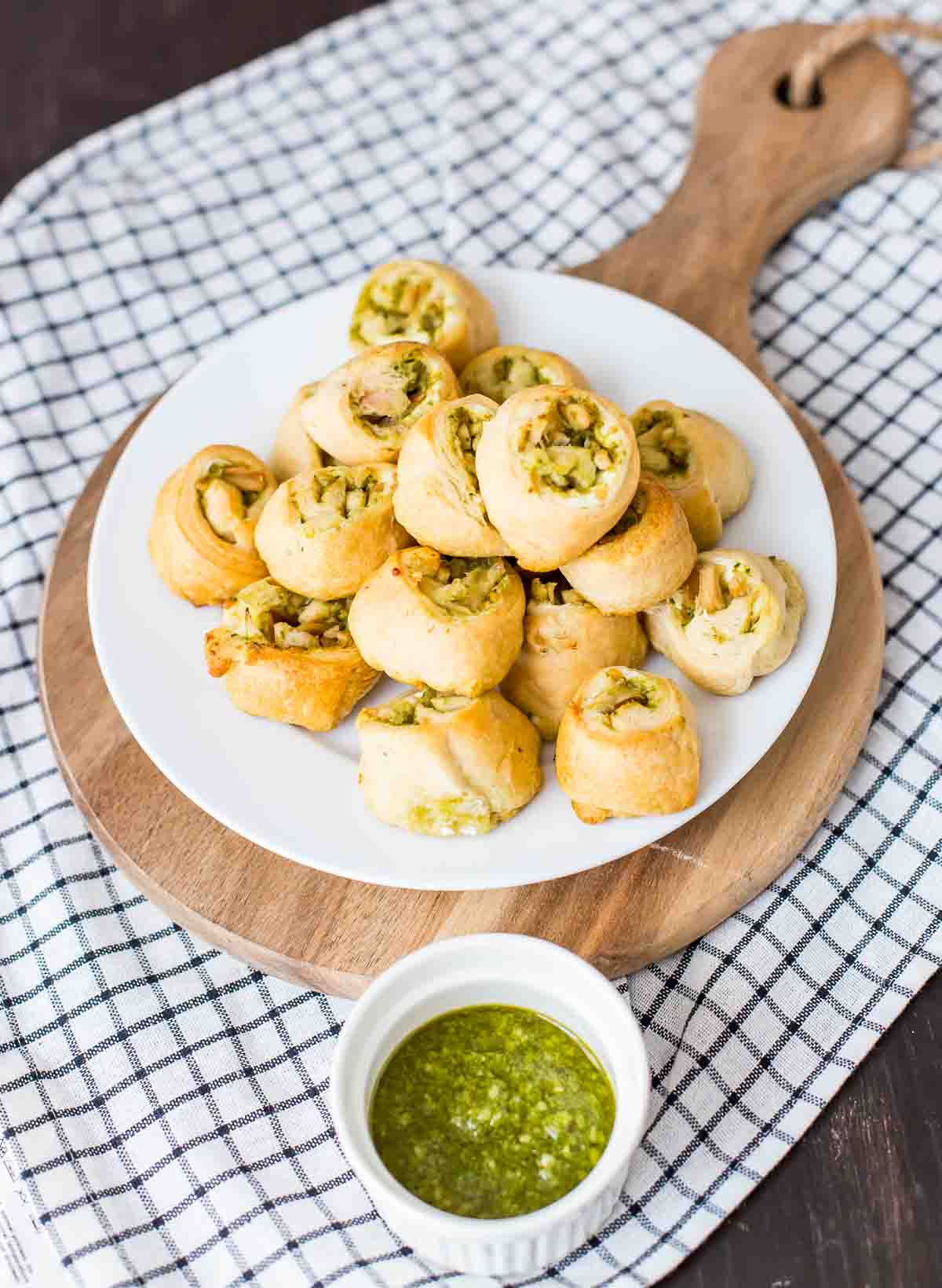 pesto chicken pinwheel appetizers