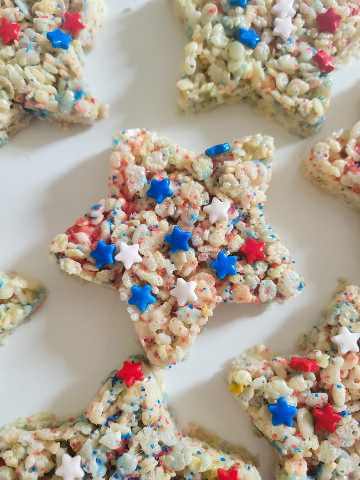 Patriotic Star-Shaped Rice Krispie Treats for the 4th of July ...