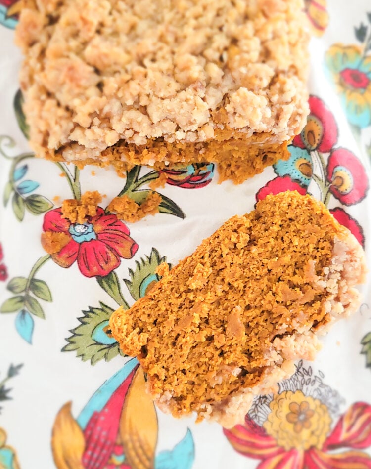 easy pumpkin bread with streusel topping